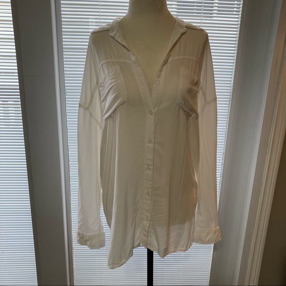 Garage Tops - 🌸5/$25🌸
Garage Size Large Tunic Length Blouse